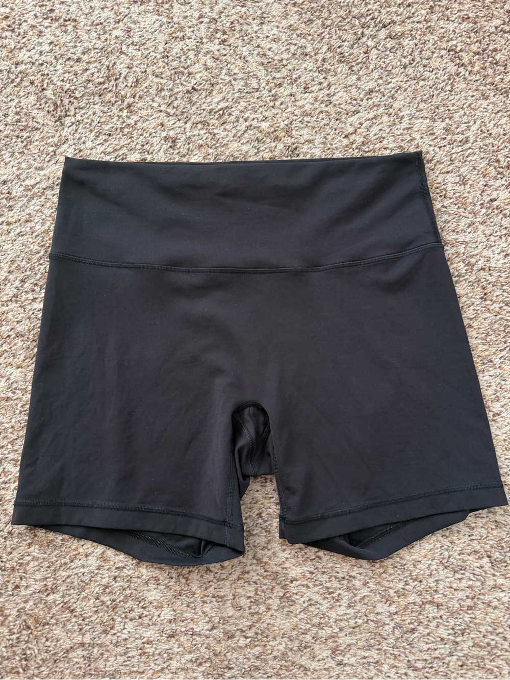 Lululemon Wunder train 6” high rise no line shorts